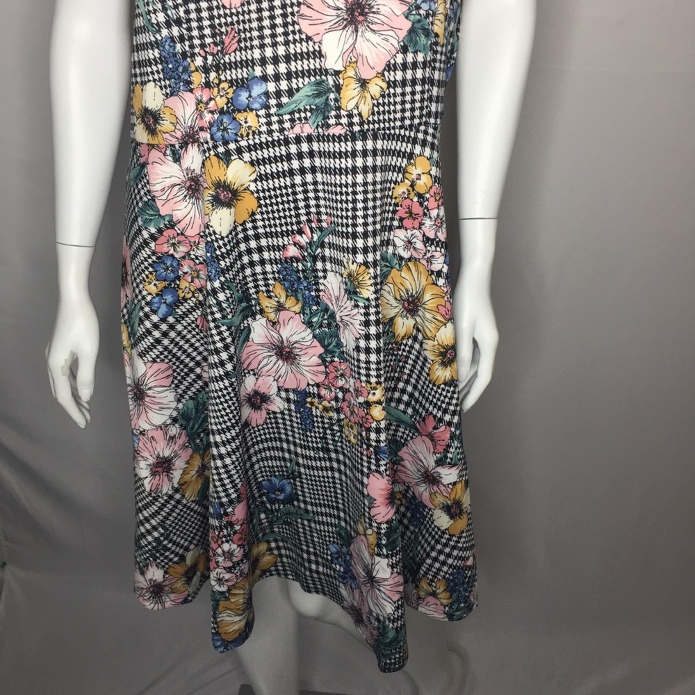 NWT Lilian size 3X cold shoulder floral mini dress - Picture 3 of 8
